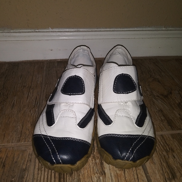 Cabin Leather Walking Shoe - Picture 2 of 8